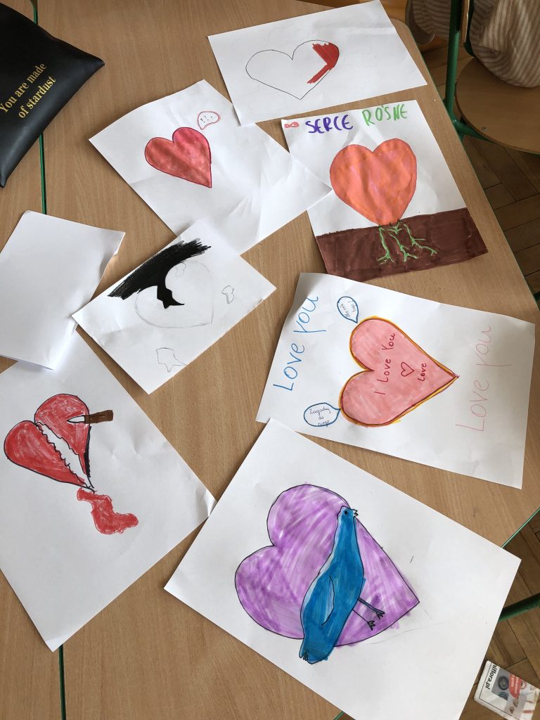 Rysunki dzieci przedstawiające serca
